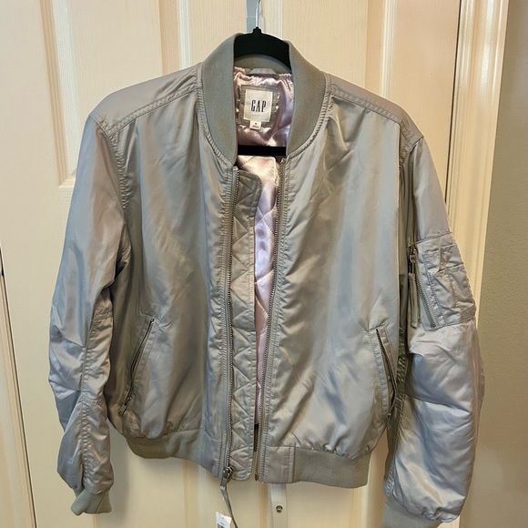 GAP Jackets & Blazers - 🩶💜NWT GAP Silver Bomber Jacket w/ Lavender Lining Zip Front w/ Pockets Size M